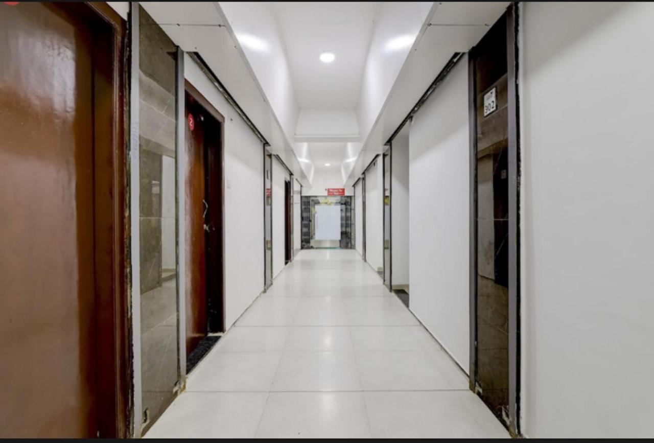 Hotel Nexus Surat Buitenkant foto