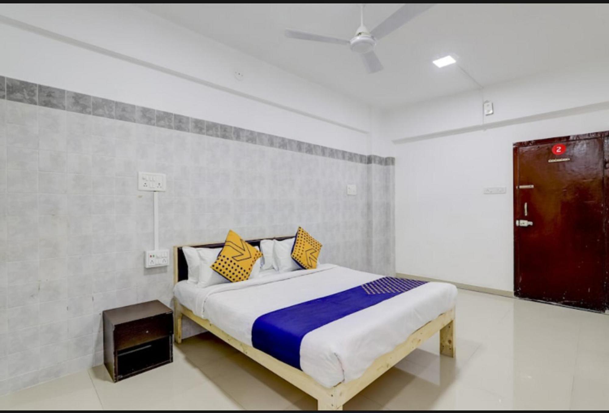Hotel Nexus Surat Buitenkant foto