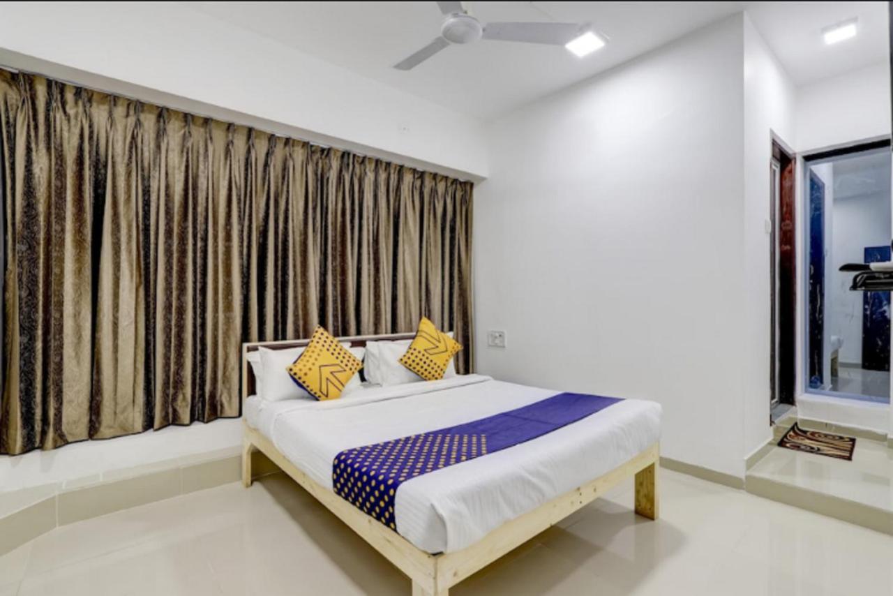 Hotel Nexus Surat Buitenkant foto