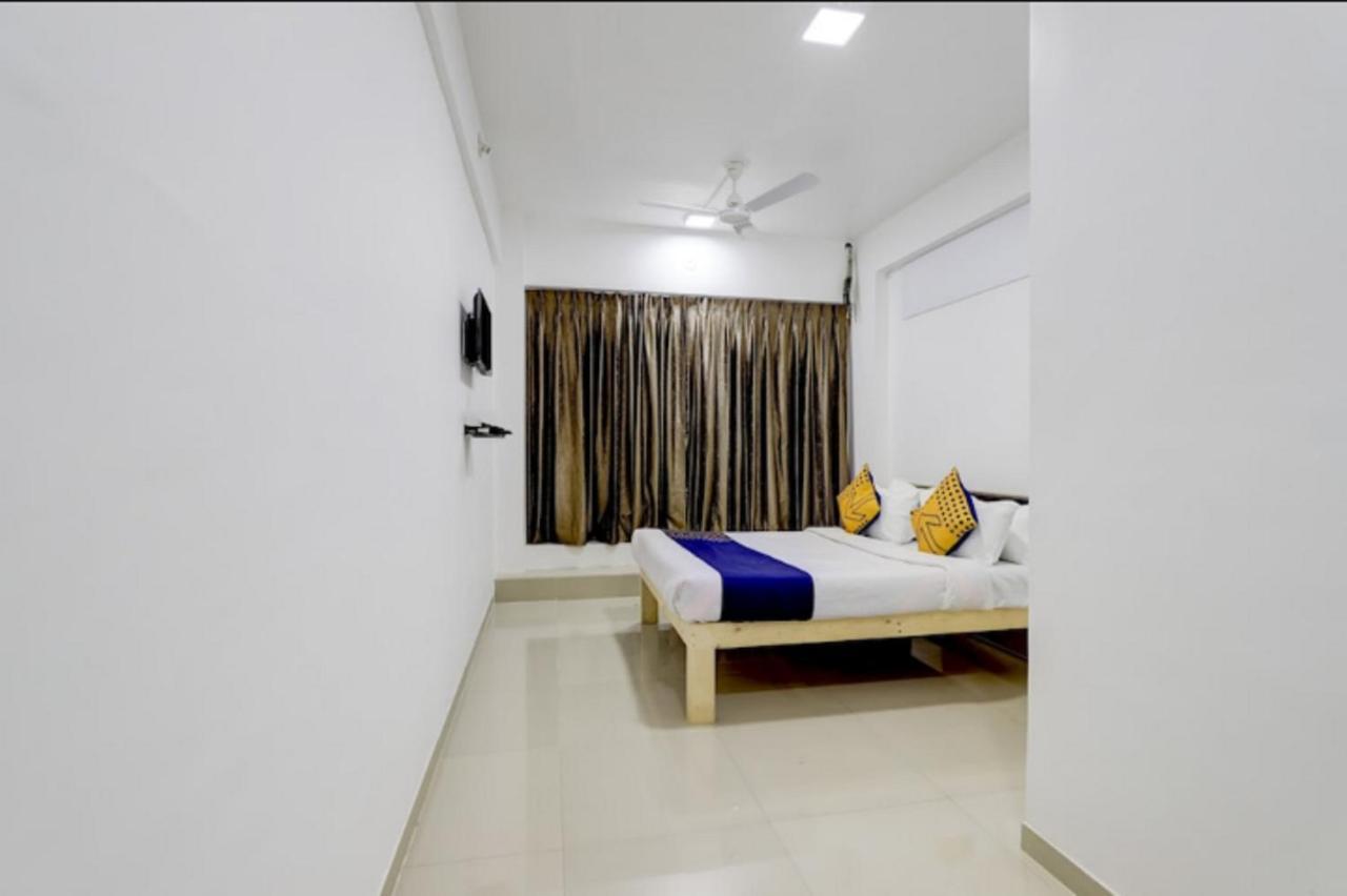 Hotel Nexus Surat Buitenkant foto