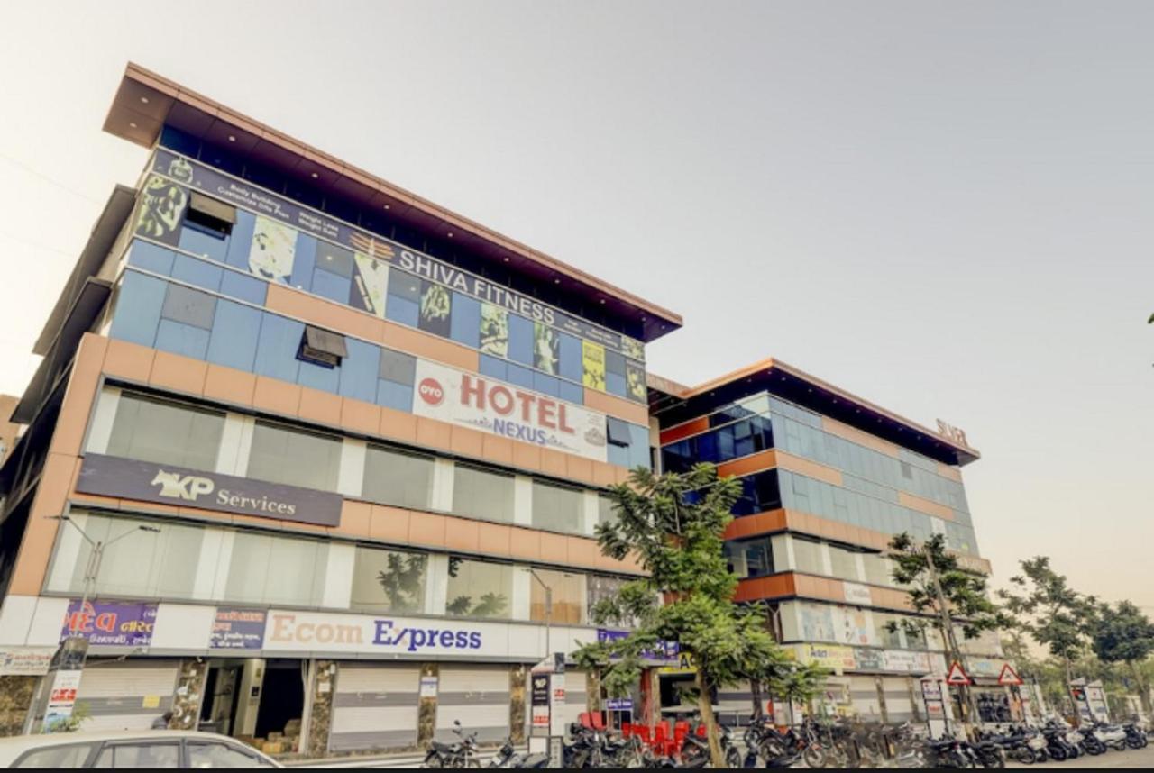 Hotel Nexus Surat Buitenkant foto